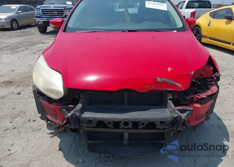 2014 Ford Focus Se z USA, uszkodzony, nr VIN 1FADP3K22EL151267